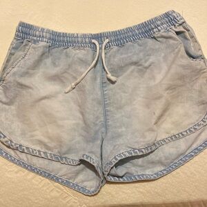 Woman’s No Boundaries fake denim light wash shorts
